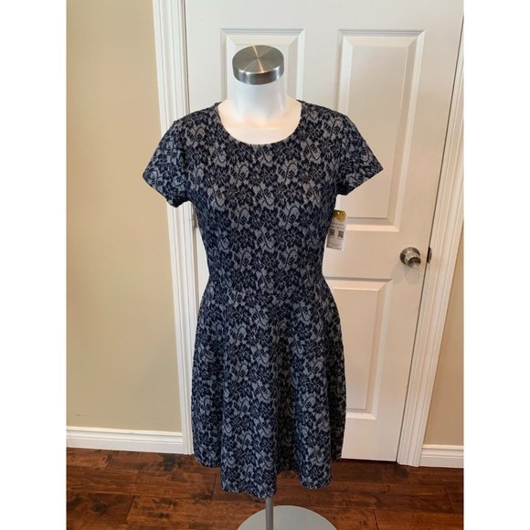 BCBGMaxAzria Dresses & Skirts - BCBG Max Azria "Noreen" Blue & White Floral Fit & Flare Dress, Size S NWT!